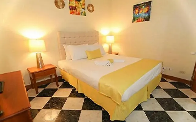 Kaisers Sunset Hotel - Adults Only, West End ネグリル