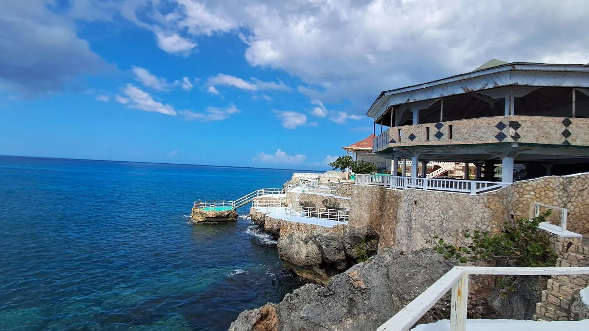 Kaisers Sunset Hotel - Adults Only, West End ネグリル