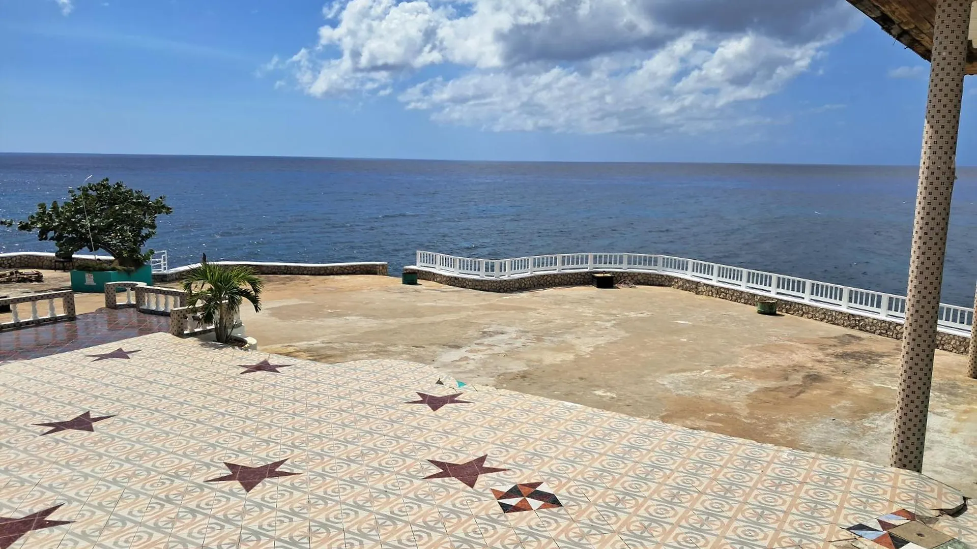Kaisers Sunset Hotel - Adults Only, West End ネグリル