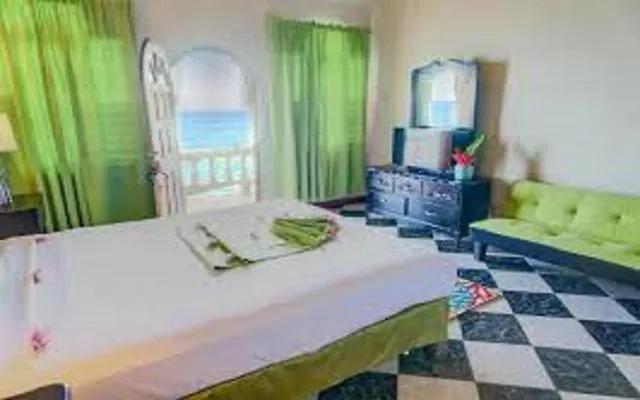 Kaisers Sunset Hotel - Adults Only, West End ネグリル