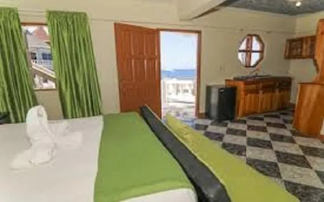 Kaisers Sunset Hotel - Adults Only, West End ネグリル